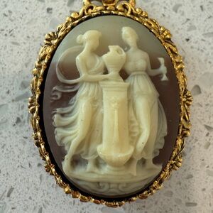 Max Factor Hypnotique Cameo Pendant